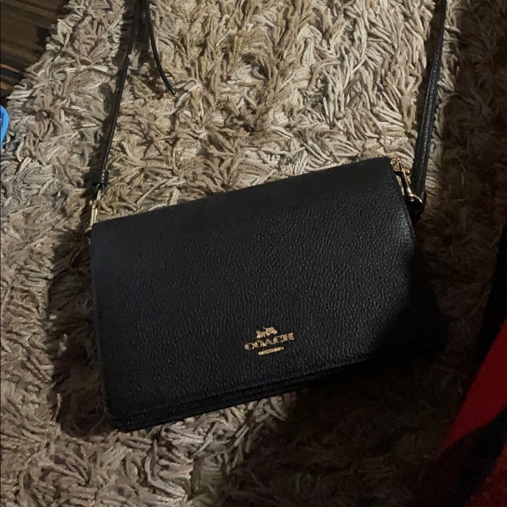 It’s a crossbody Coach bag